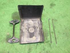 Крепление аккумулятора. Subaru Legacy, BGB, BG5, BD3, BF3, BG9, BC5, BE5, BF7, BE9, BGA, BHC, BCA, BEE, BCM, BD2, BG4, BC4, BFB, BCL, BF5, BG3, BH5, B...