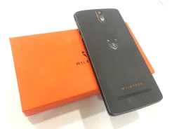 Wileyfox Storm. �/�