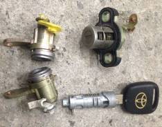 Личинка замка. Toyota bB, NCP30, NCP35, NCP31 Двигатели: 1NZFE, 2NZFE