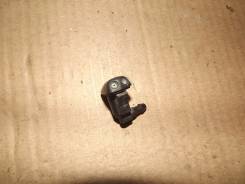 Форсунка омывателя. Toyota: Corona, Camry Gracia, Quick Delivery, RAV4, Camry, Echo, Corolla, Carina E, MR-S, Carina ED, Corona Exiv, Celica, Yaris, S...
