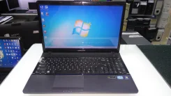 Samsung 300E5A. 15.6", 2,3����, ��� 8 ��, ���� 1 000���, WiFi, ����������� �� 3��.