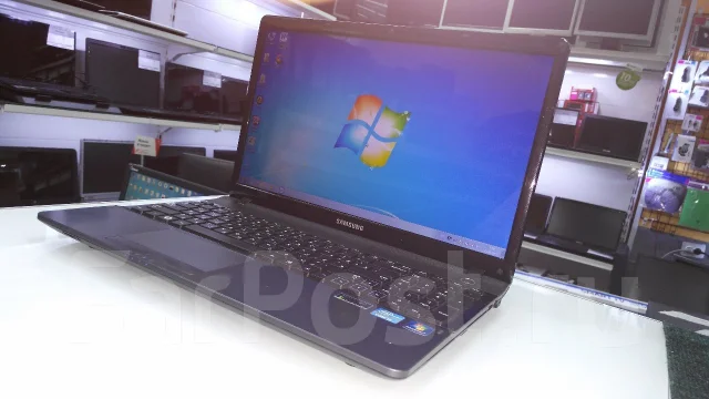 Samsung 300E5A. 15.6", 2,3����, ��� 8 ��, ���� 1 000���, WiFi: 1, ����������� �� 3��. ����