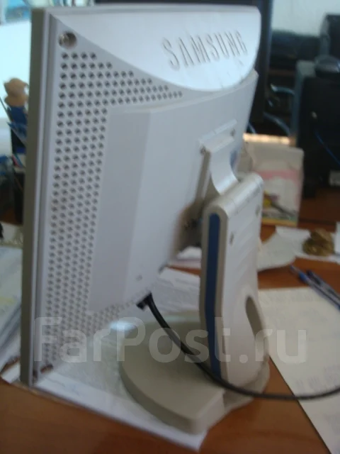 Samsung. 15", ���������� �� (LCD, LED, QLED) ����