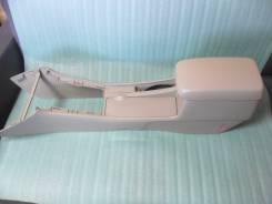 Подлокотник. Toyota Corolla, NZE121