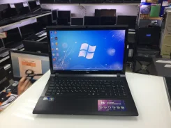 iRu Patriot. 15.6", 1,8����, ��� 2048 ��, ���� 120���, WiFi, Bluetooth, ����������� �� 3��.