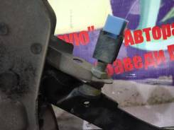 Концевик под педаль тормоза. Nissan Avenir, VENW10, W10, PNW10, VEW10, PW10, VSW10, SW10 Nissan AD, VSNY10, WEY10, VSY10, VFGY10, MVY10, VSGY10, WFNY1...