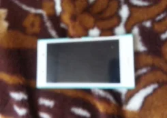Sony Xperia X Compact. �/�