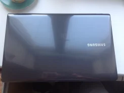 Samsung 350V5C. 15.6", 2,4����, ��� 4 ��, ���� 700���, WiFi, Bluetooth, ����������� �� 5��.