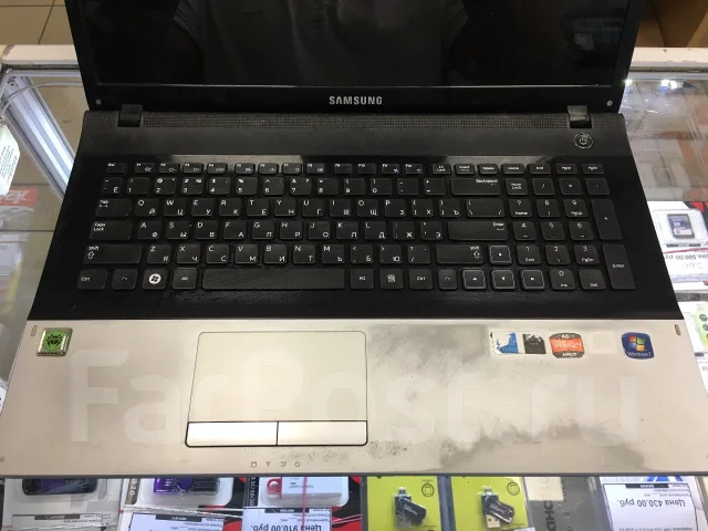 Samsung 305E7A. 17.3", ��� 256 �� � ������, WiFi: 1, Bluetooth: 1 ����