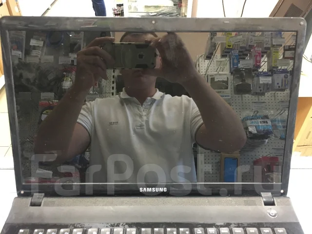 Samsung 305E7A. 17.3", ��� 256 �� � ������, WiFi: 1, Bluetooth: 1 ����