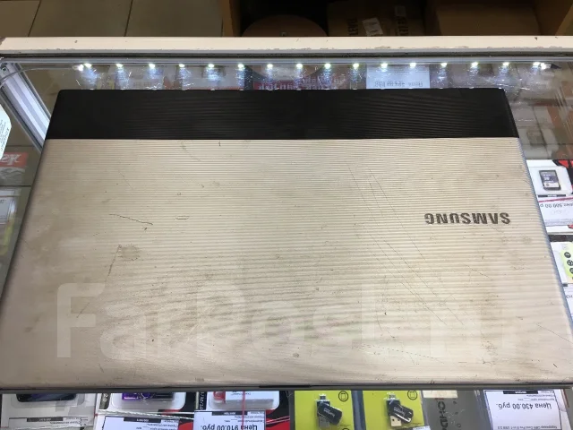 Samsung 305E7A. 17.3", ��� 256 �� � ������, WiFi: 1, Bluetooth: 1 ����