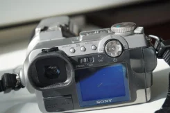 Sony Cyber-shot DSC-F707. 5 - 5.9 ��, ���: 10� ����