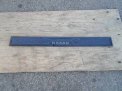 Планка с 5 двери контрактная. Nissan Terrano, VBYD21 Двигатели: TD27, TD27ETI, TD27T, TD27TI
