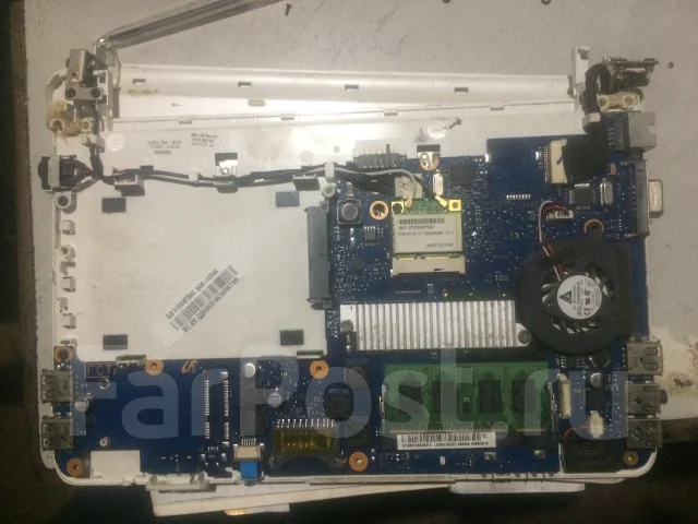 Samsung N140. 10.1", 1,6����, ��� 1024 ��, ���� 1���, WiFi: 1, Bluetooth: 1, ����������� �� 2��. ����