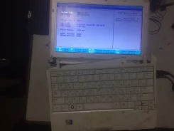 Samsung N140. 10.1", 1,6����, ��� 1024 ��, ���� 1���, WiFi: 1, Bluetooth: 1, ����������� �� 2��. ����