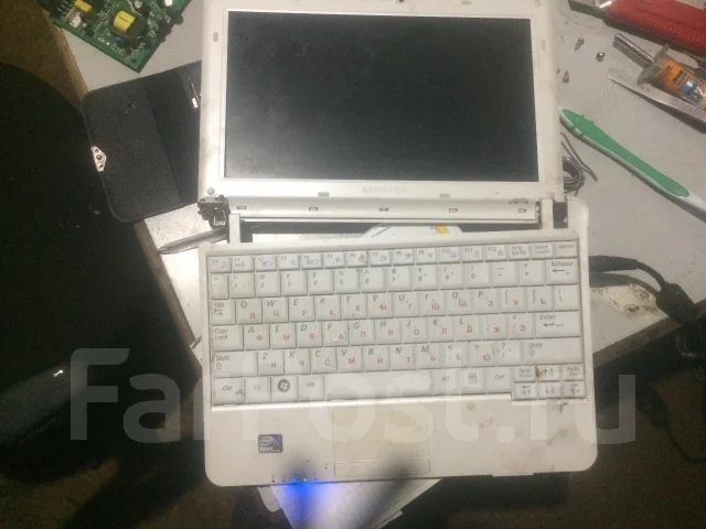 Samsung N140. 10.1", 1,6����, ��� 1024 ��, ���� 1���, WiFi: 1, Bluetooth: 1, ����������� �� 2��. ����
