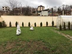 Дом в Сочи. Улица Вишневая 42, р-н Центральный, площадь дома 360 кв. м., централизованный водопровод, электричество 10 кВт, отопление газ, от агентств...