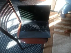 Samsung 305E5A. 15.4", 1,9����, ��� 6 ��, ���� 1 000���, WiFi, Bluetooth, ����������� �� 4��.