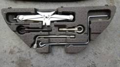 Крюк буксировочный. Toyota Mark X Zio, ANA15, ANA10, GGA10 Двигатель 2GRFE