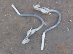 Кронштейн двери багажника. Toyota Camry