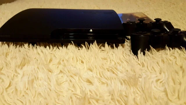Sony PlayStation 3 Slim ����