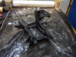Крепление компрессора кондиционера. Toyota Crown, GS131, GS131H, GS141, GS151, GS151H Toyota Mark II, GX100, GX81, GX90 Toyota Cresta, GX100, GX81, GX...