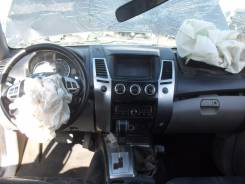 Консоль центральная. Mitsubishi Pajero Sport, KH0 Двигатели: 4D56, 6B31