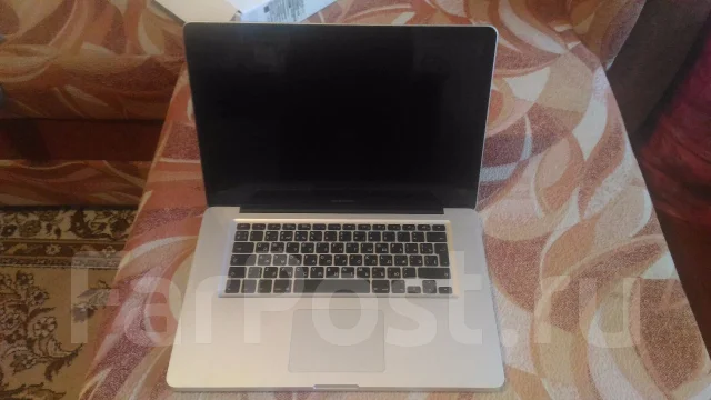 Apple MacBook. 15", 2,6����, ��� 8 ��, ���� 750���, WiFi: 1, Bluetooth: 1, ����������� �� 7��. ����