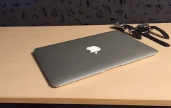 Apple MacBook