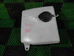 Бачок стеклоомывателя. Toyota Crown, GBS12 Toyota Mark II, GX100, GX105, GX90, JZX100, JZX101, JZX105, JZX90, JZX90E, JZX91, JZX91E, JZX93, LX100, LX9...