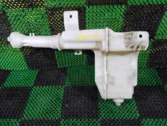 Бачок стеклоомывателя. Mazda Premacy, CP8W, CPEW Mazda Familia, BJ3P, BJ5P, BJ5W, BJ8W, BJEP, BJFP, BJFW, YR46U15, YR46U35, ZR16U65, ZR16U85, ZR16UX5...