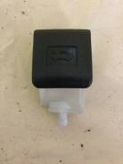 Ручка открывания капота. Toyota Wish, ANE11, ANE10, ZNE10, ZNE14, ZNE14G, ZNE10G, ANE10G, ANE11W