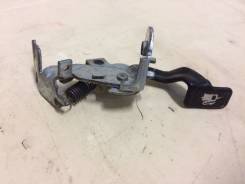 Ручка открывания бензобака. Toyota Wish, ANE11, ANE10, ANE10G, ANE11W