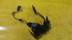 Педаль акселератора. Toyota Corolla, ZZE121, CDE120, NDE120 Toyota Corolla Verso, ZNR10, ZNR11, CUR10, AUR10 Toyota Avensis, ZZT251, AZT250, ADT251, A...