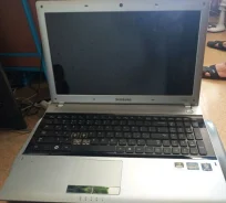 Samsung RV520. 15.4", 2,1����, ��� 4 ��, ���� 450��� ����
