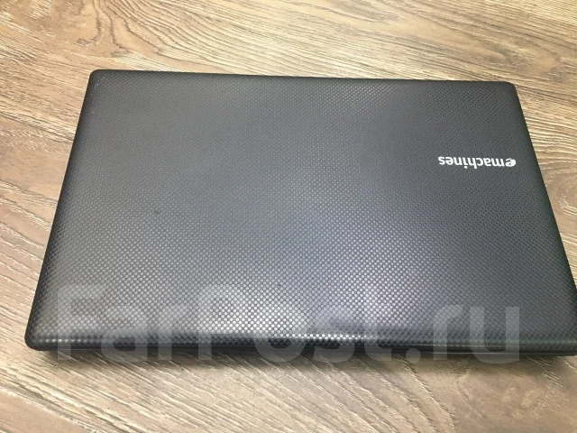eMachines E732. 15.6", 2 000����, ��� 2048 ��, ���� 320���, WiFi: 1, Bluetooth: 1, ����������� �� 2��. ����