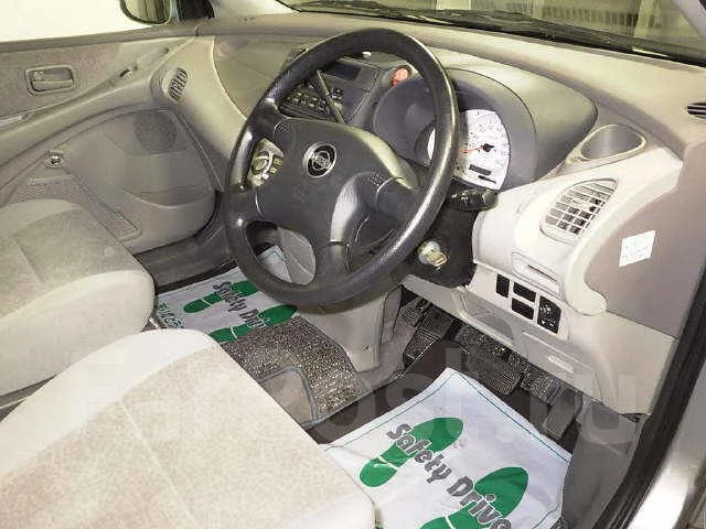 Nissan Tino. V10 ����