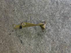 Петля капота Toyota Yaris 1999-2006, левая