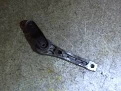 Подушка крепления двигателя Volkswagen Passat 6 2005-2010