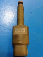 Концевик под педаль тормоза. Volkswagen Passat, 3B, 3B3, 3B6