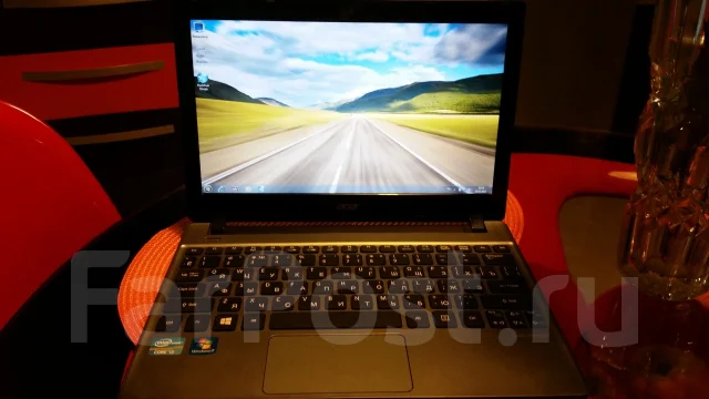 Acer Aspire V5-171. 11.6", 1,5����, ��� 4 ��, ���� 60���, WiFi: 1, Bluetooth: 1, ����������� �� 2��. ����