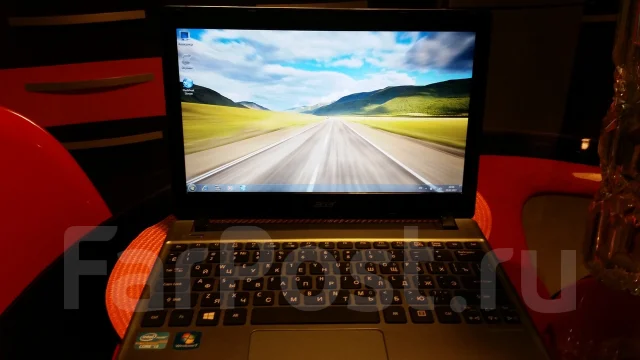 Acer Aspire V5-171. 11.6", 1,5����, ��� 4 ��, ���� 60���, WiFi: 1, Bluetooth: 1, ����������� �� 2��. ����