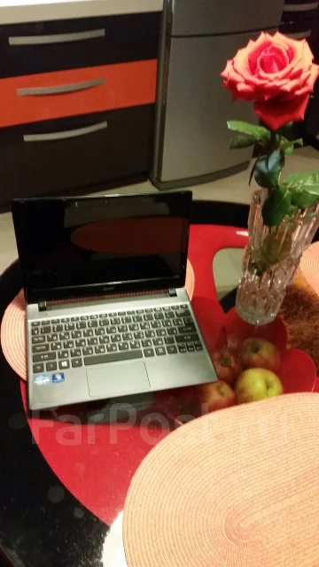 Acer Aspire V5-171. 11.6", 1,5����, ��� 4 ��, ���� 60���, WiFi: 1, Bluetooth: 1, ����������� �� 2��. ����