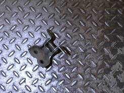 Петля двери Toyota Matrix 2002-2008