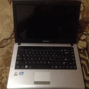Samsung RV410. 14", 2,3����, ��� 2048 ��, WiFi ����