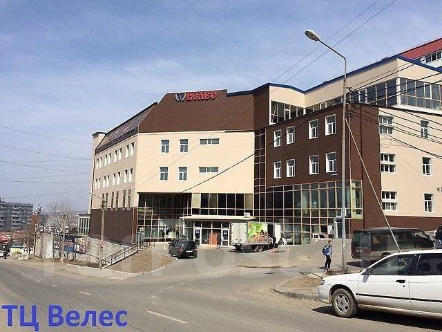 Толстого владивосток. Толстого 32а Владивосток. ТЦ Велес Владивосток. Владивосток, улица Толстого, 32а. Владивосток торговый центр Велес ул Толстого.