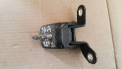 Крепление боковой двери. Toyota Kluger V, MCU20, MHU28, ACU20, ACU25, MCU25 Toyota Highlander, MCU20, MHU28, ACU20, MCU23, MHU23, ACU25, MCU28, MCU25...