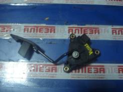 Педаль газа Nissan Tiida C11 18002 AX 700