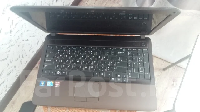 Samsung R540. 15.6", 2,6����, ��� 4 ��, ���� 320���, WiFi: 1, Bluetooth: 1, ����������� �� 3��. ����