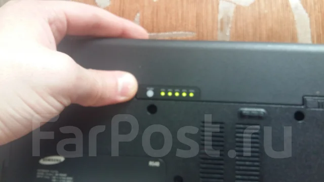 Samsung R540. 15.6", 2,6����, ��� 4 ��, ���� 320���, WiFi: 1, Bluetooth: 1, ����������� �� 3��. ����